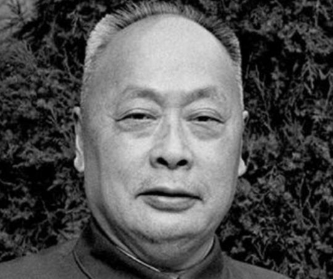 陈毅与饶漱石之争，毛主席最终决定：只要你坐在那里就起作用