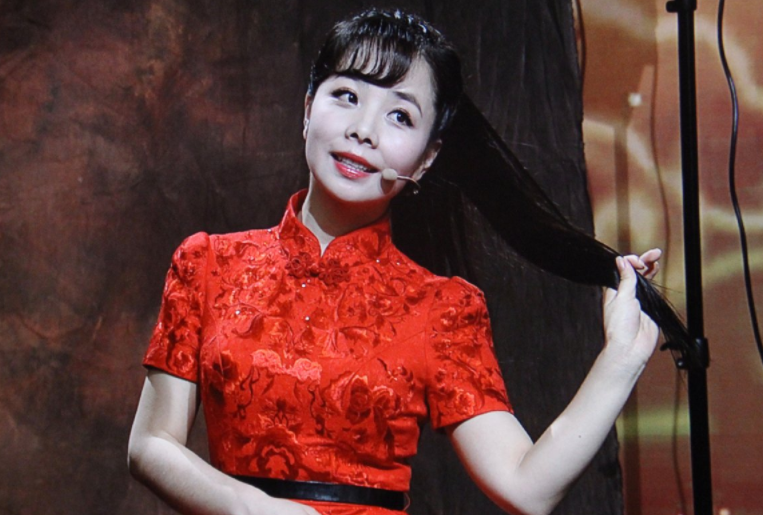 王二妮:23岁成名,放弃百万年薪下嫁农村,婆婆的态度让她不后悔