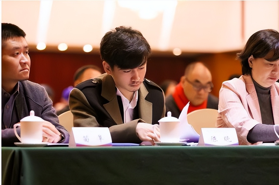 明星也喜欢“体制内”，陈晓成功上岸，原来宇宙的尽头是考编