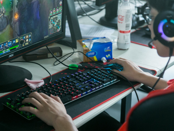 2021年各大学校放假时间出炉，假期时间或将延长，学生不喜反忧