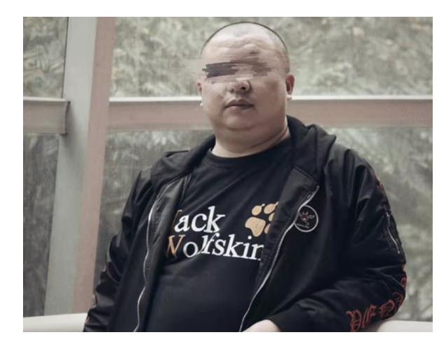 大学艺术老师侵犯20岁人体模特，女生做法引争议，处理结果真解气