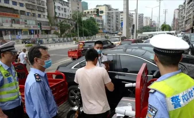 三轮车、老年代步车上路要上牌吗，要什么驾照？这里告诉你
