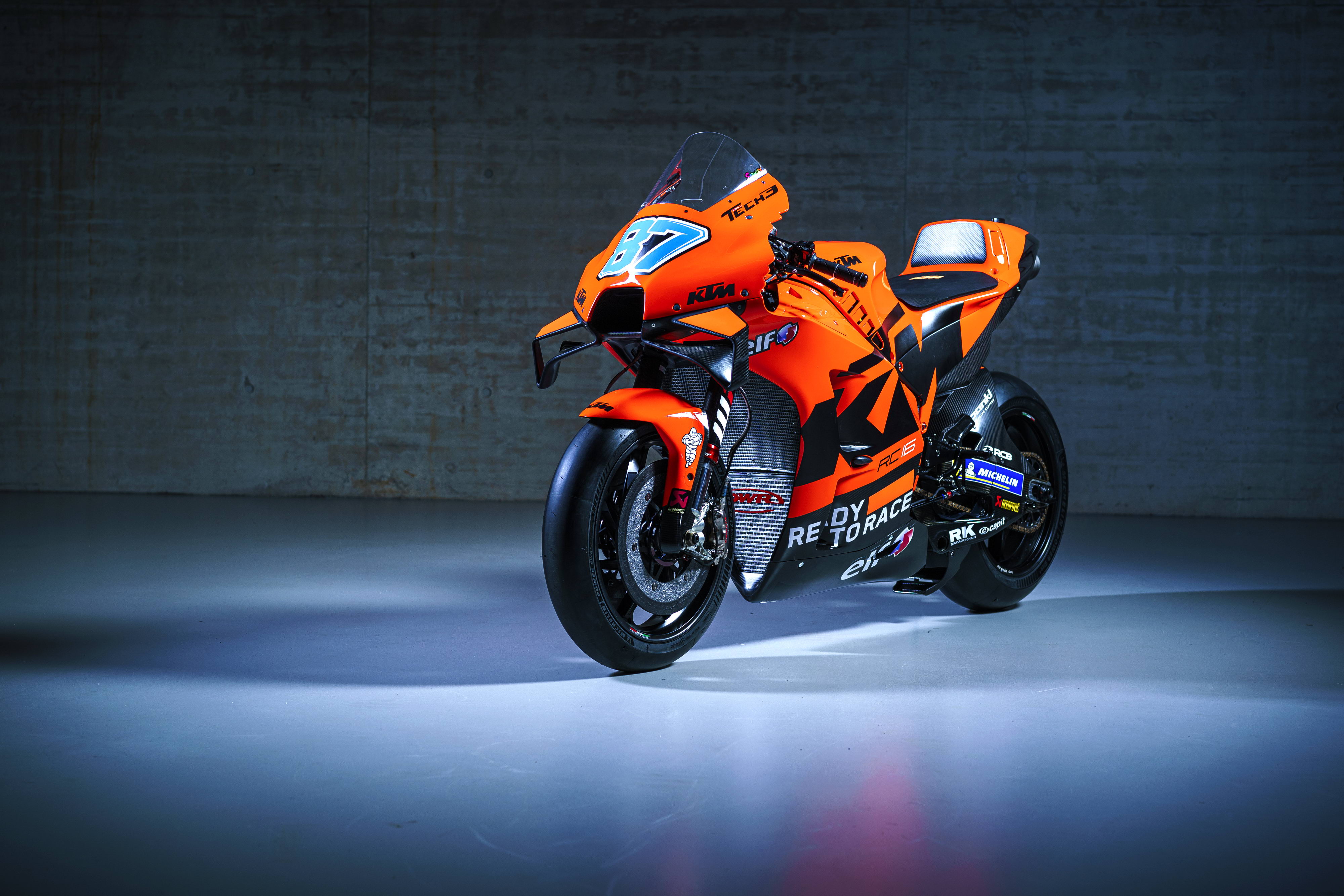 25号赛车手(MotoGP 2022：KTM MotoGP Tech3 车队的 RC16)