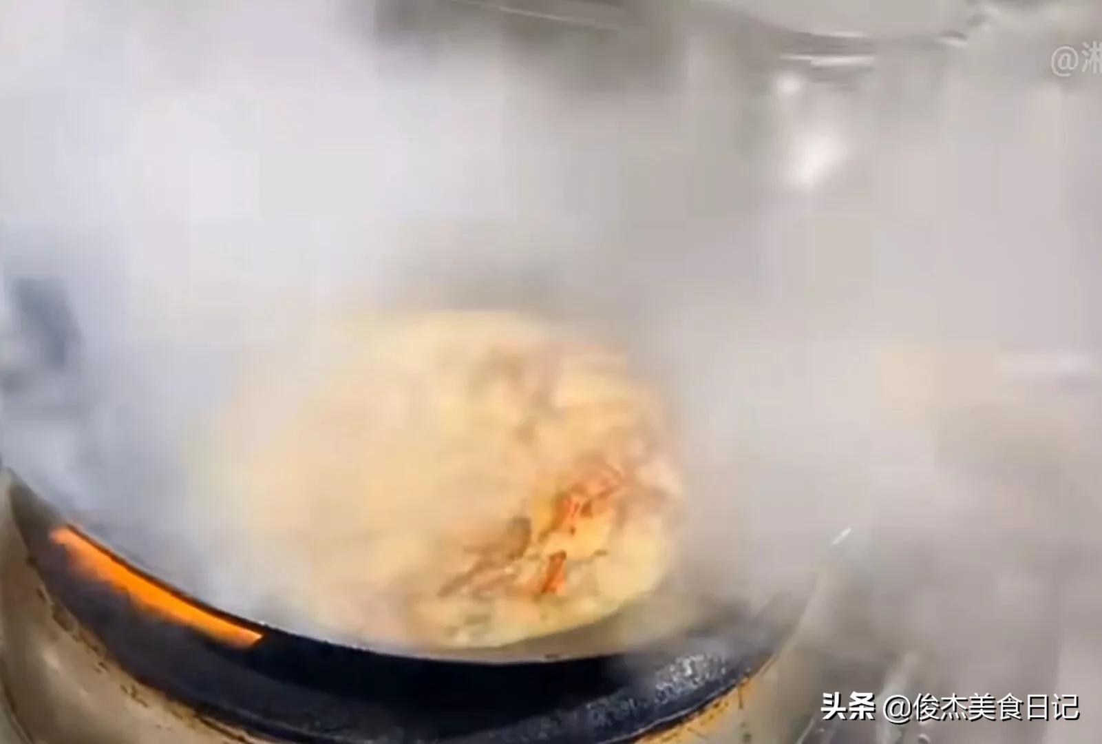 鳝鱼片的家常做法（教你做经典名菜腊肉烧鳝片）