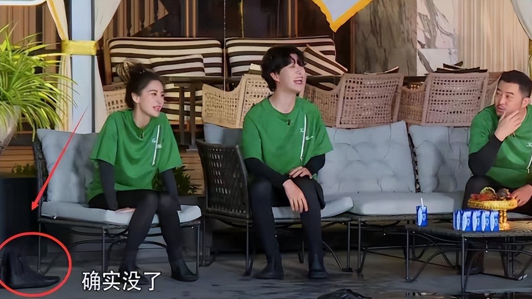 看了光脚同框照,165公分的白鹿比宋雨琦还矮,杨颖的身高成谜