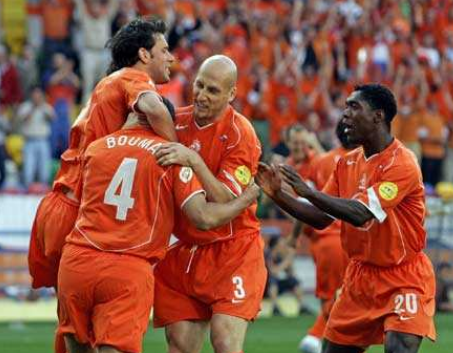 2004世界杯在哪个国家举行（2004年欧洲杯：冷门与颠覆齐飞，青春共激情一色）