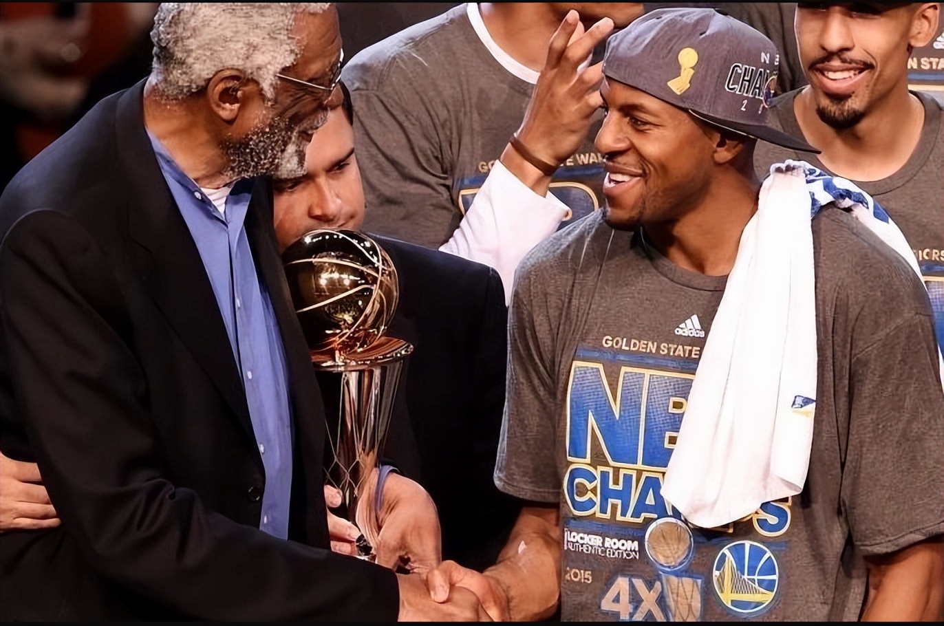 nba为什么都是拉塞尔颁奖（拉塞尔给6人颁发11个FMVP奖杯，都是谁？库里遗憾）