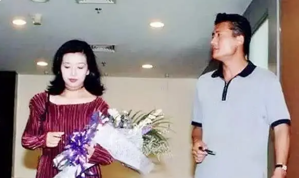 靳东：受不了江珊女儿满脸的嫌弃，余生不会辜负离异的李佳