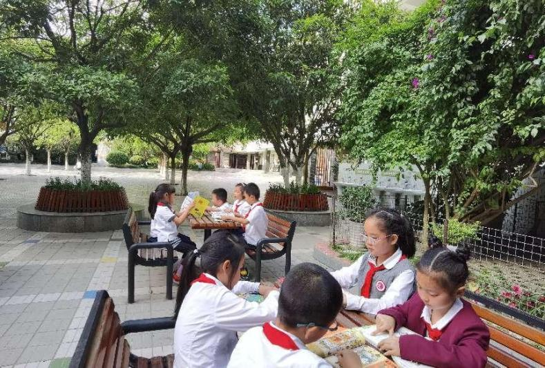 与书同行，不负春光——记天府新区华阳实验小学读书月活动