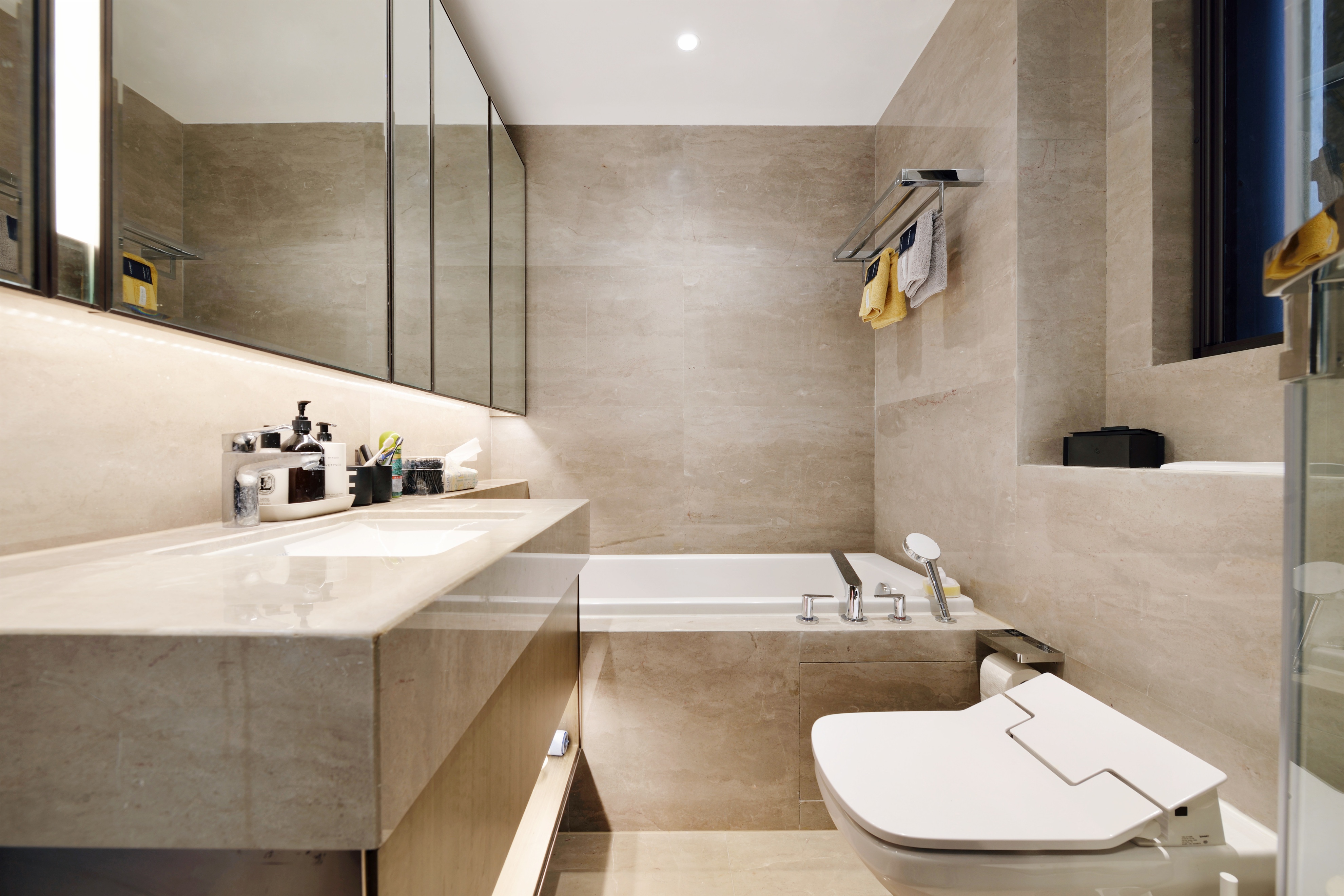 普通浴缸(浴缸选购安装技巧丨材质,尺寸,注意事项)