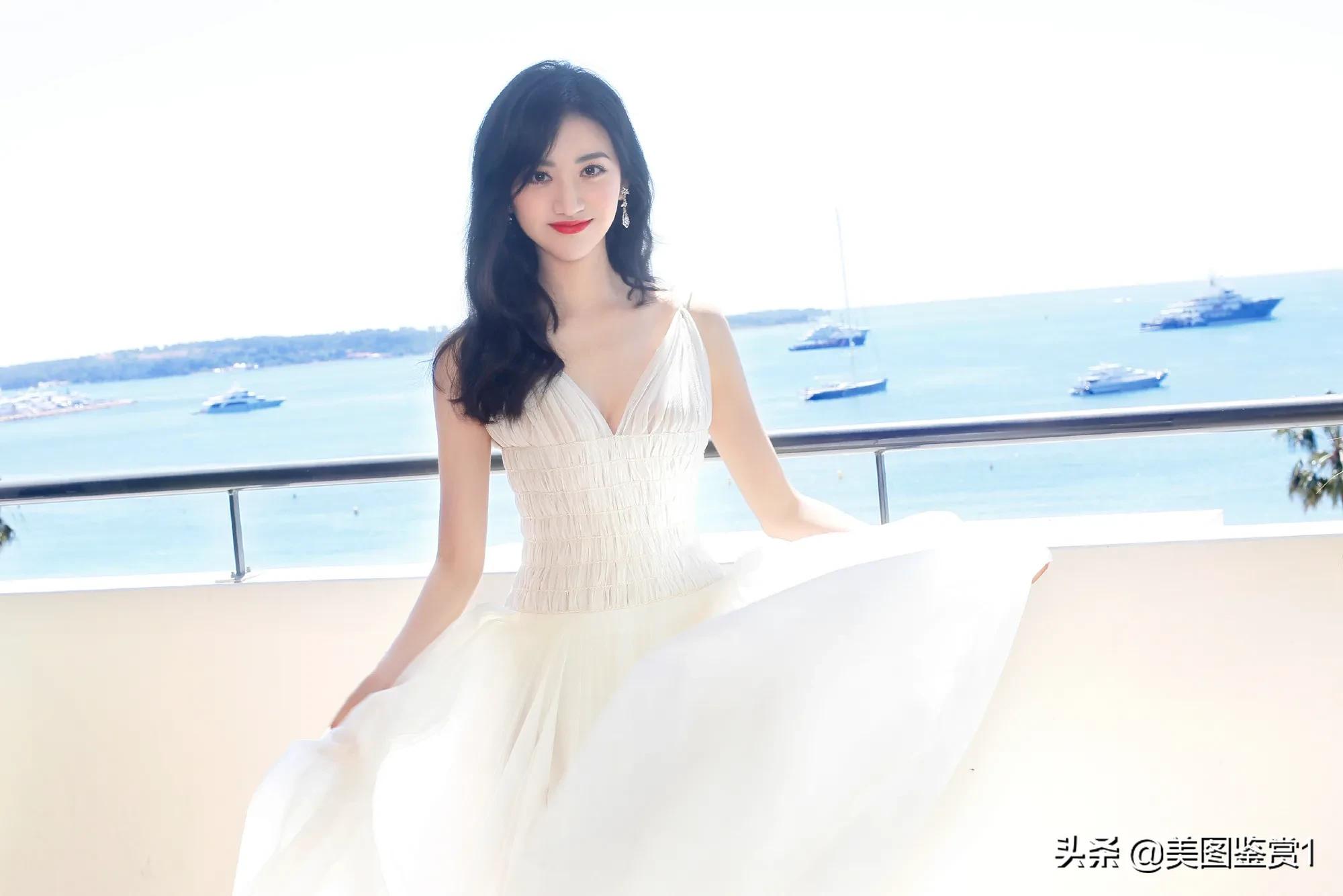 景甜 犹抱琵琶半遮面