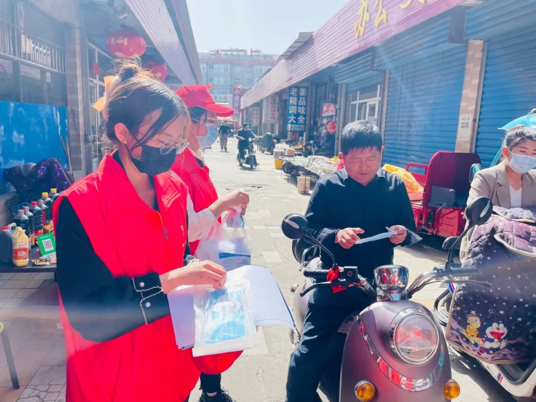 「我在阵地在」五寨县团委开展“佩戴口罩 守护健康”志愿服务活动