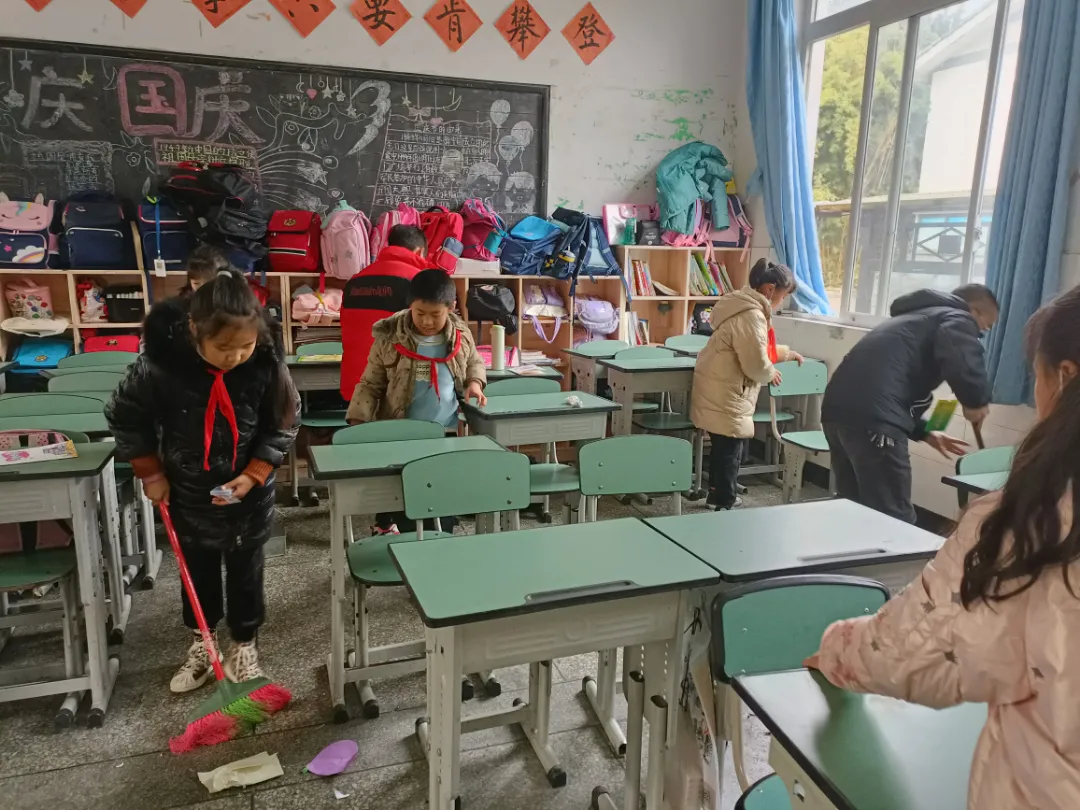 校园大扫除，生动的劳动教育课——黄龙溪学校开展劳动教育课程