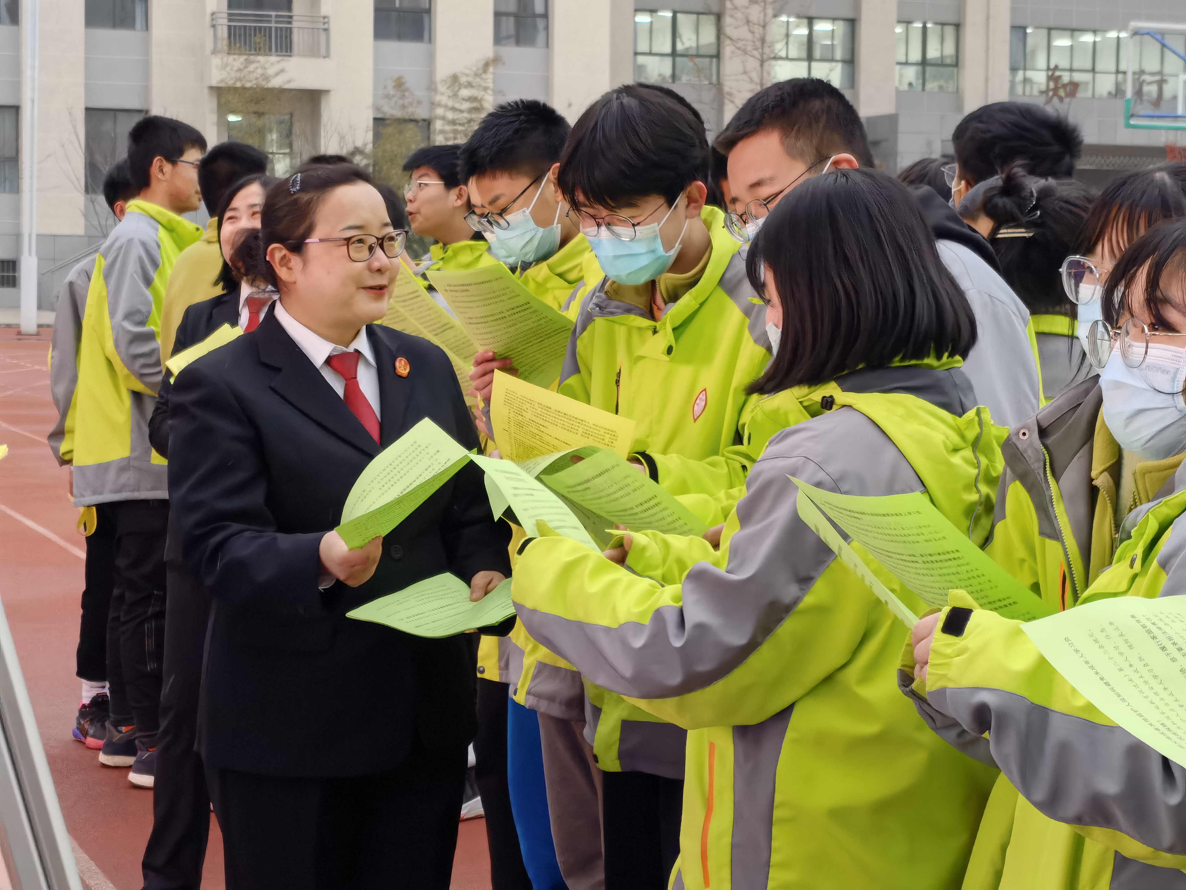 法润童心：宝鸡市金台区人民法院开展“与法同行 ‘未’爱守护”法治宣传进校园活动纪实