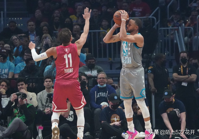 NBA单场三分排行榜(一战封神，创造六大纪录！库里16记三分轰50分，詹姆斯绝杀比赛)