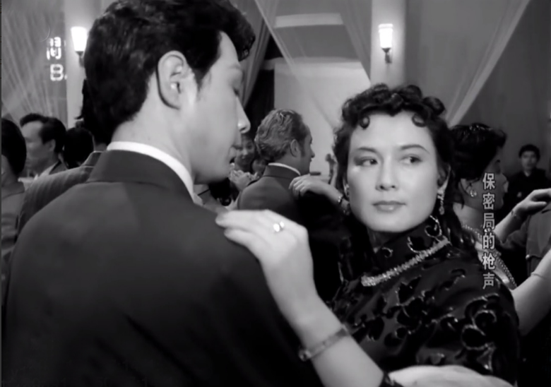 艺术家向梅：与丈夫恩爱一生对他有亏欠，儿子儿媳孝顺，晚年幸福