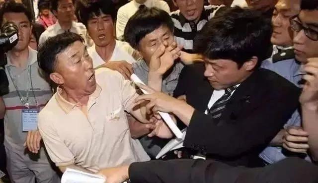 揭秘1995年韩国三丰百货坍塌惨祸，501人死亡，12名官员牵涉其中