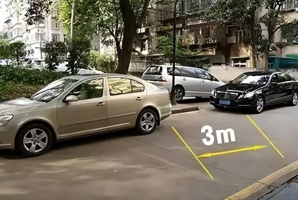 倒車時怎么判斷距離？老司機教你幾招