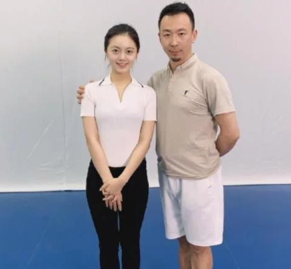 “星圈学霸”赵今麦又火了，课堂笔记宛如印刷，19岁成了人生赢家