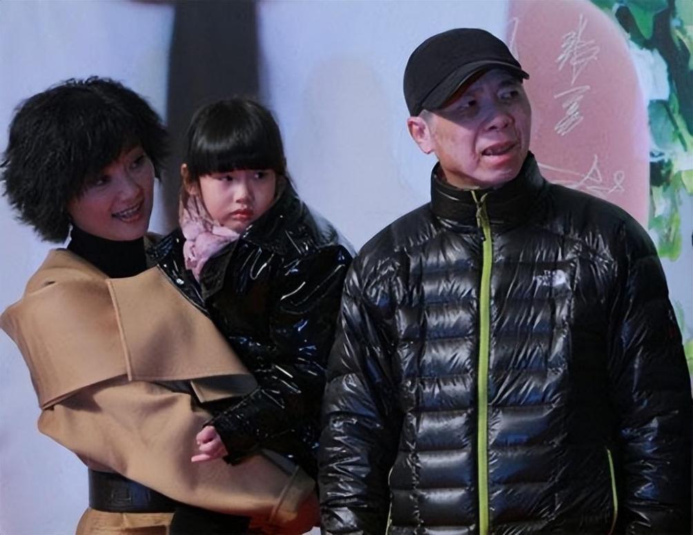 前妻女儿和领养女儿差距有多明显?同是冯小刚的孩子,却不同人生