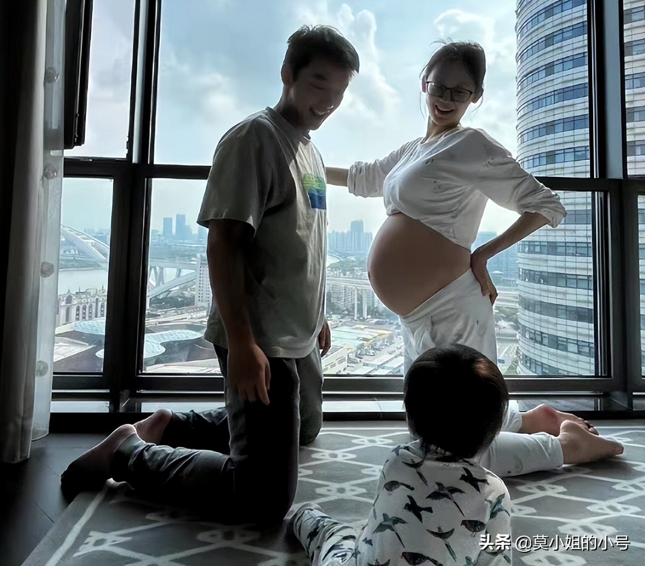 周末两天爆出8个瓜，新恋情、哭穷卖惨、车祸死亡，个个都是大瓜