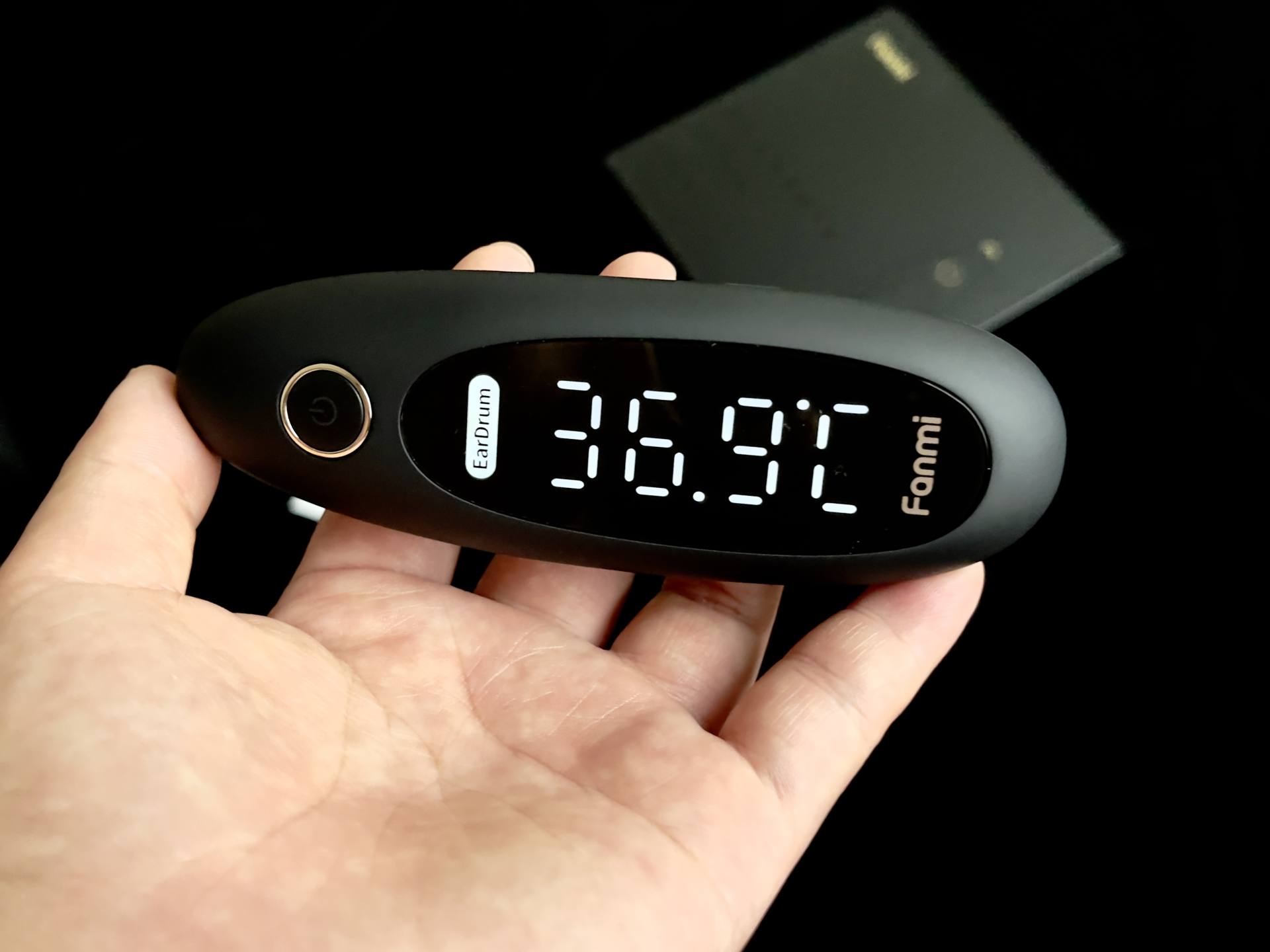 凡米鼓膜耳温枪测评：德国高灵敏传感器+鼓膜识别技术，精准测温