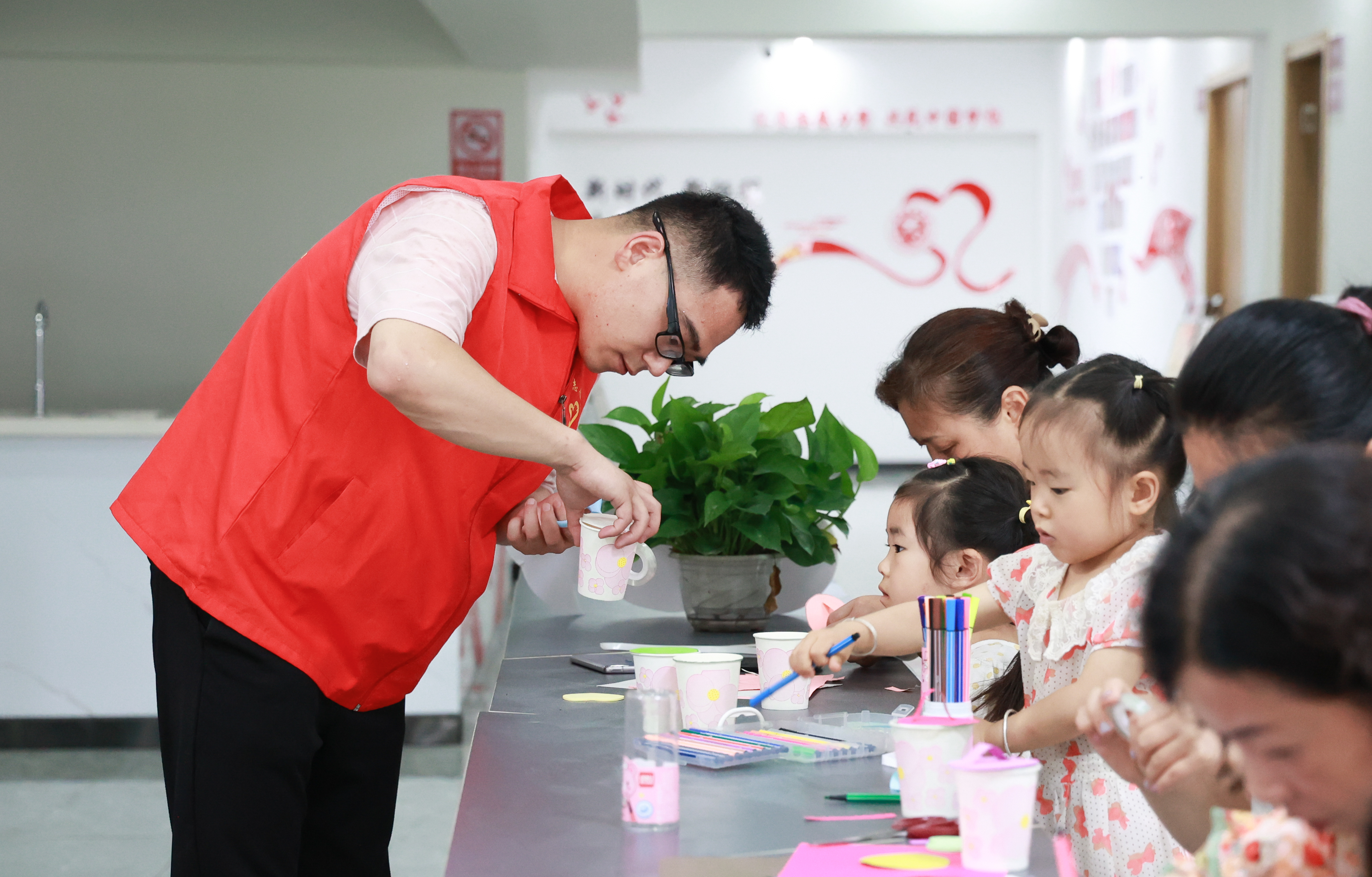双向发力 精准查处生态环境违法行为