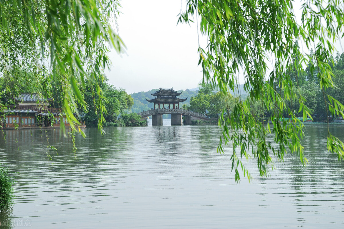咏梅：阅尽好花千万树，愿君独取此一枝
