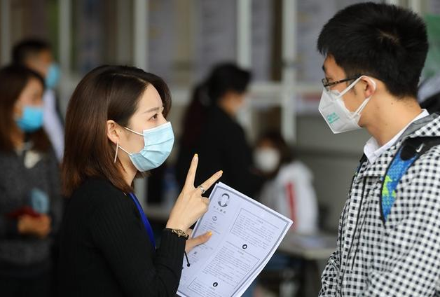 天津大学毕业，做外卖员可惜吗？本人坦然回应，重点是赚到40万