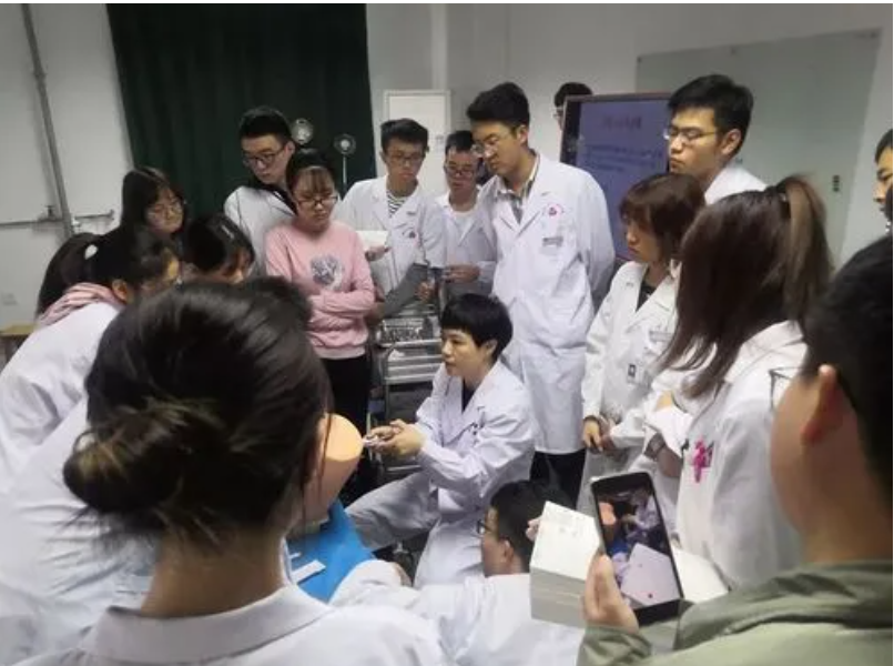 高考填报志愿，“临床医学”成为最受欢迎专业，学医潮真的来了