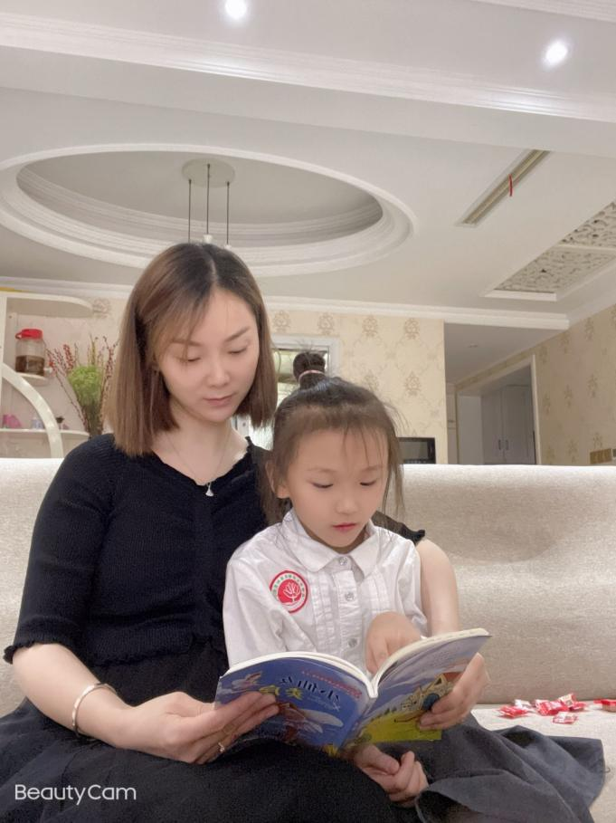 与书同行，不负春光——记天府新区华阳实验小学读书月活动