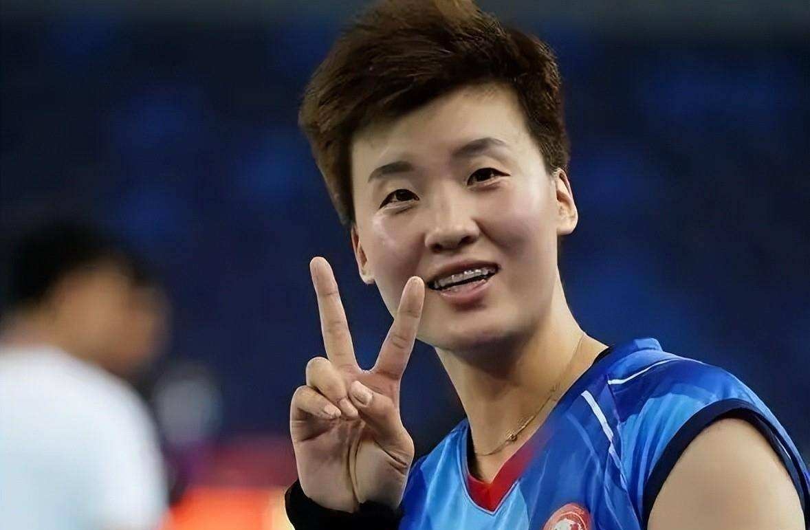 胡铭媛为什么落选女排世界杯（远离国家队3年！胡铭媛顶替郑益昕成为二队核心，蔡斌给她机会？）