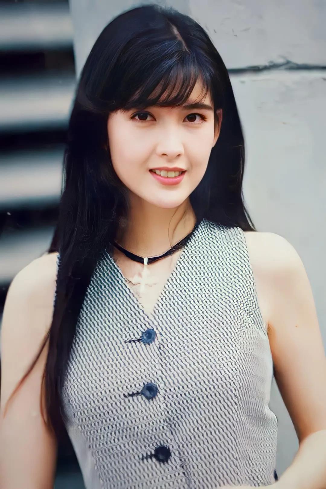 周慧敏怀旧照片9