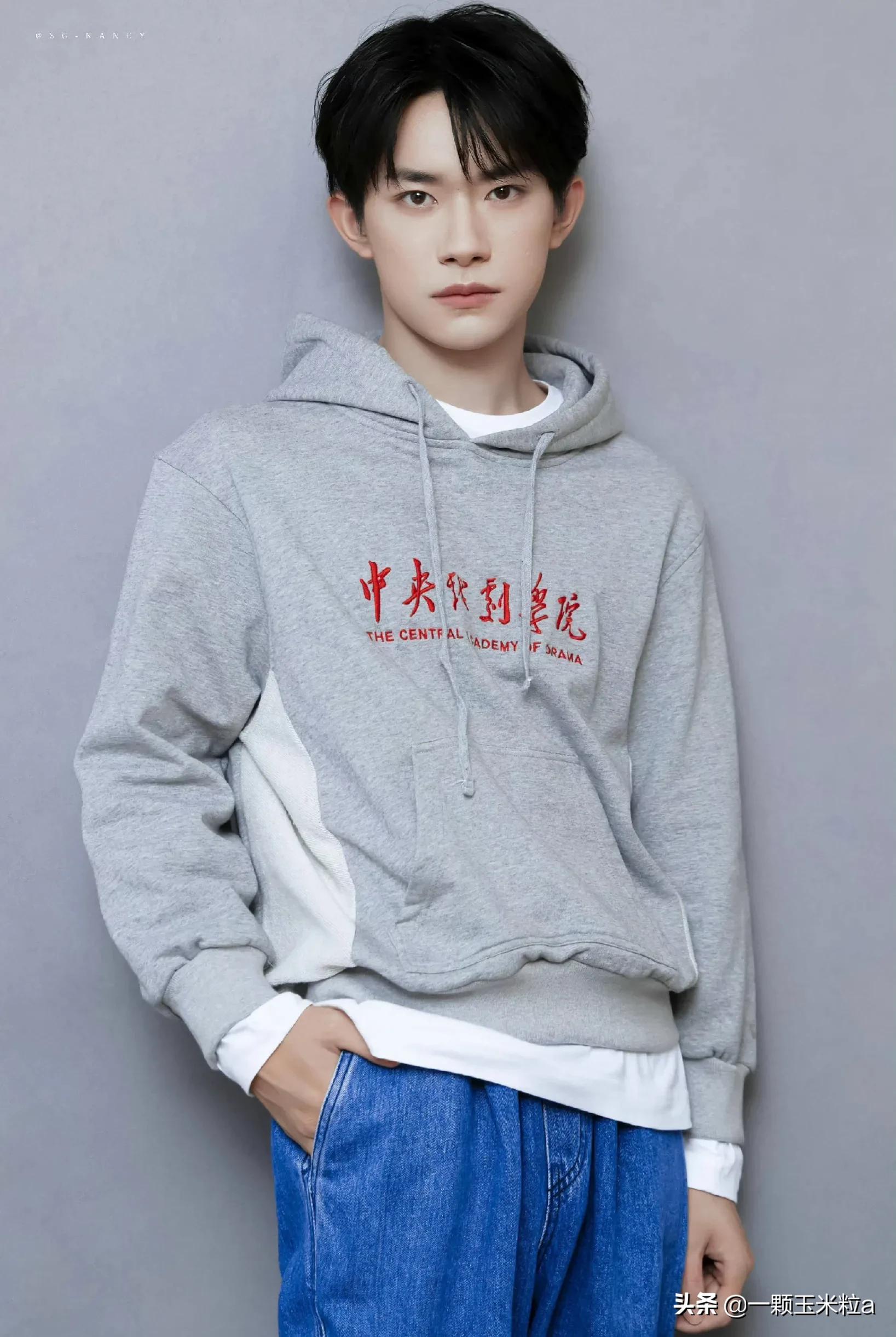 易烊千玺大学毕业啦