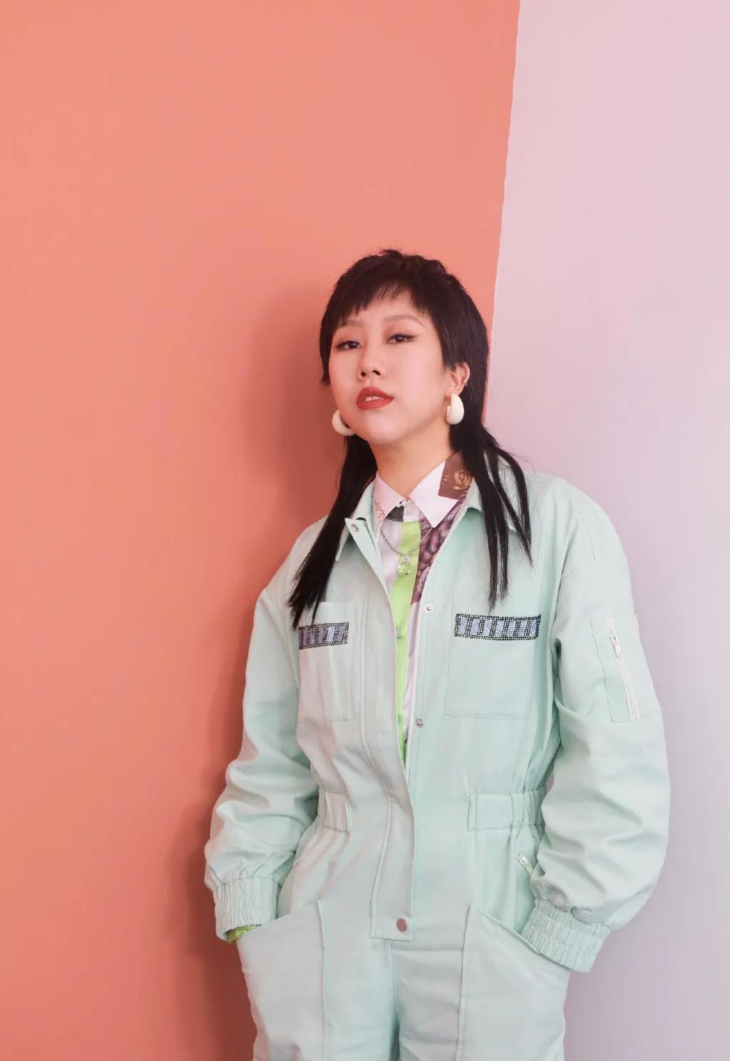 上官喜爱自爆9个月没收入，为什么网友却很难和她产生共情呢？