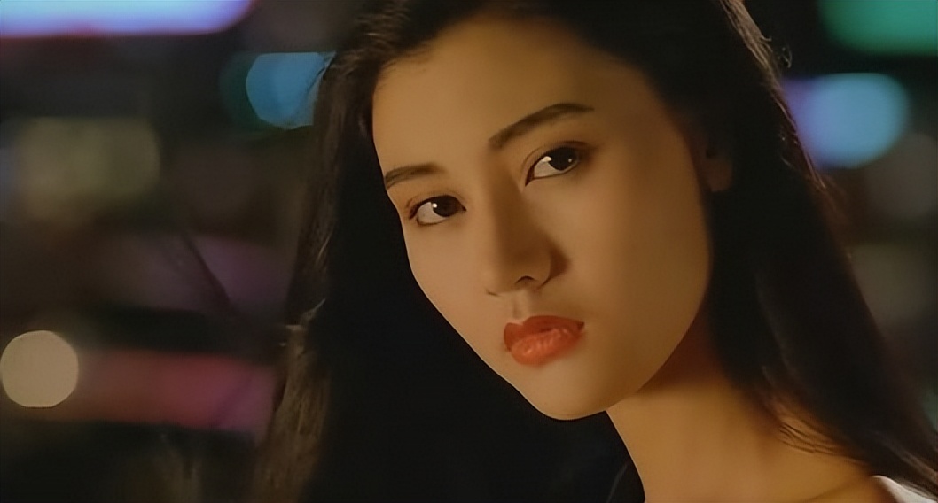 51岁的李嘉欣，可以美成什么样子