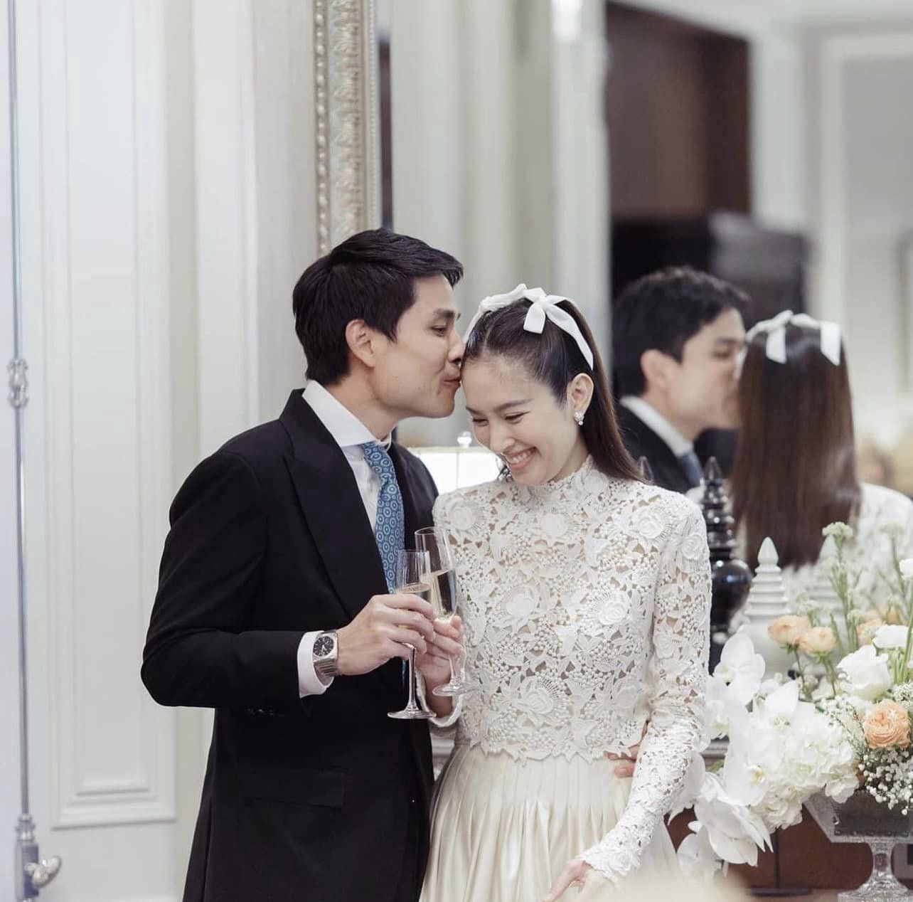 泰国最美变性人宝儿婚前派对好梦幻!新娘超美,跪在泰国公主脚边