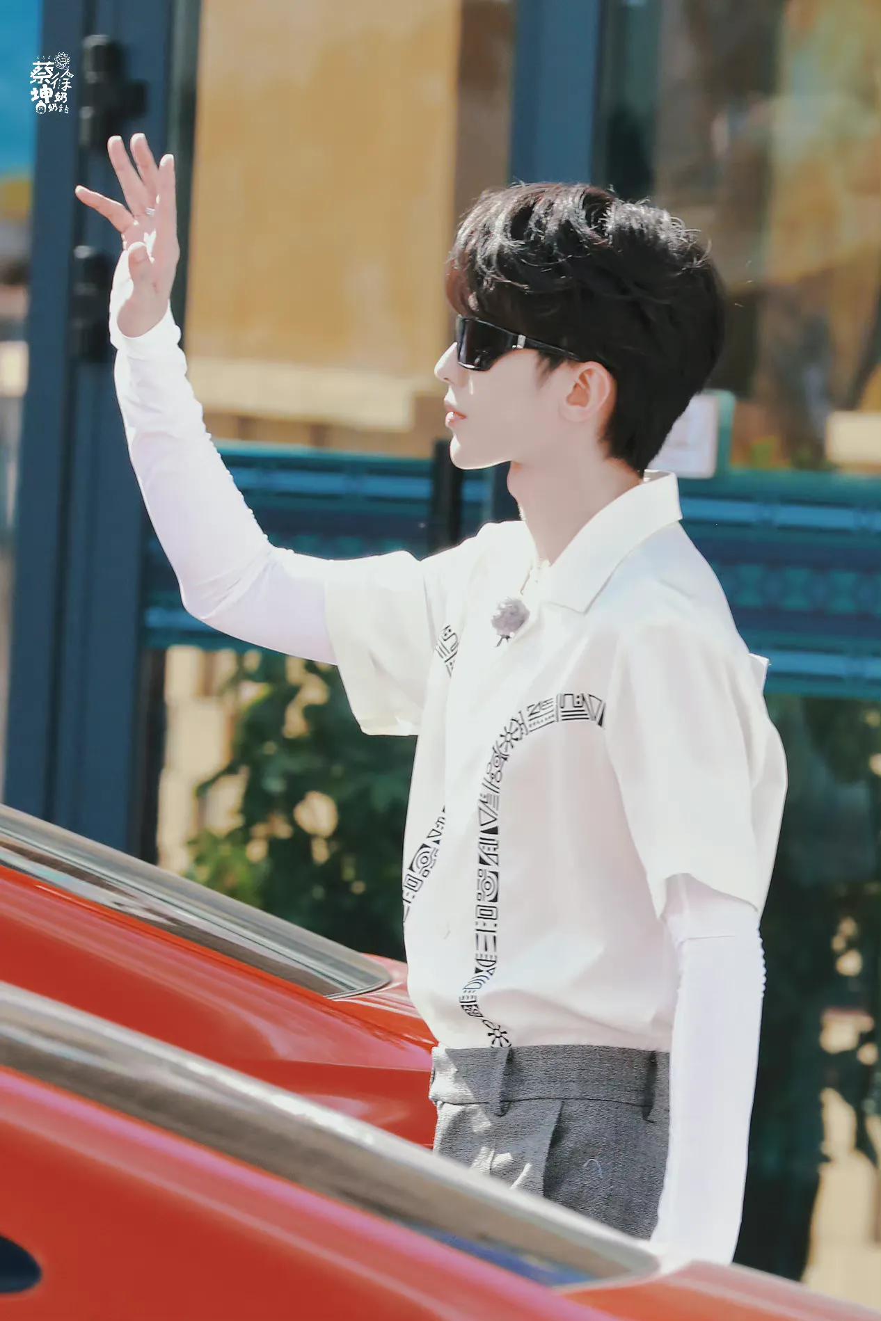 奔跑吧新疆录制，angelababy蔡徐坤，白鹿民族风造型好清新