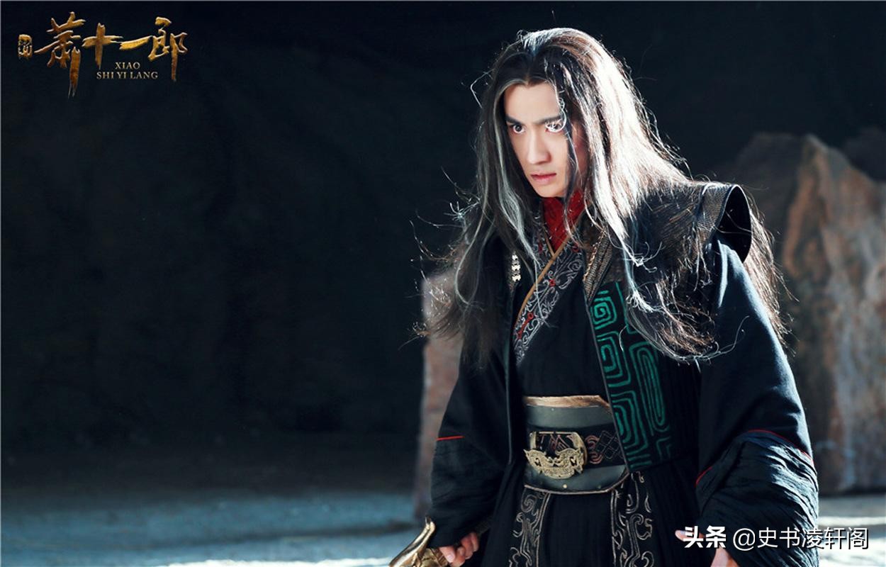 直到萧泪血带着克制卓东来的箱子与他大战,卓东来也并没有落下风.