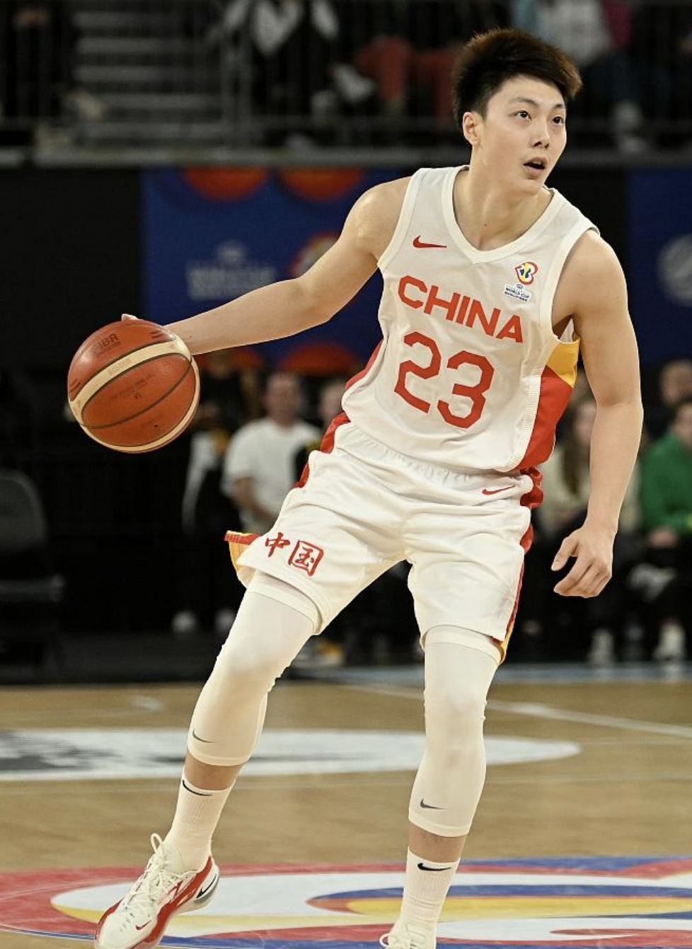 郭艾伦最强胡明轩必不可少,却只能踢掉1个人)