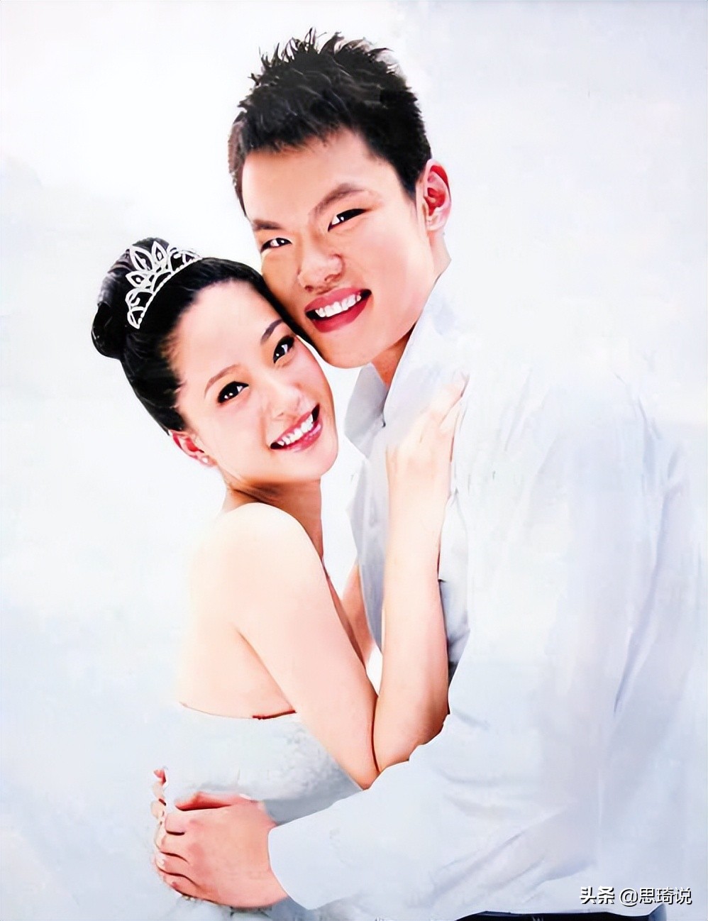 2008年9月8日,朱芳雨和胡美的婚礼在广东东莞举行.