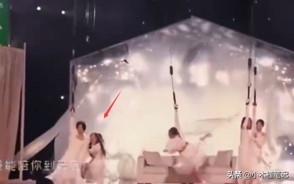 《乘风》三公舞台看点多，twins合体再现侧手翻，刘恋淘汰意难平