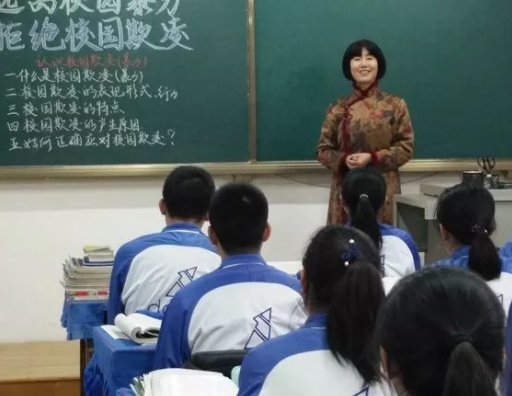 上海教师工资条惹热议，数名教师晒出自己实际收入，大家难以接受
