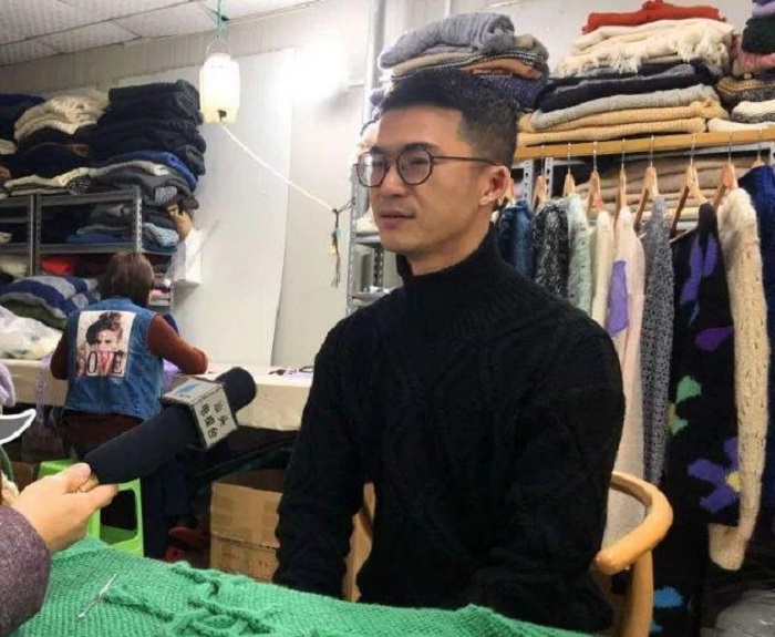 广东小伙潘锐彬:辞高薪回村织毛衣,两登央视,全网粉丝过千万