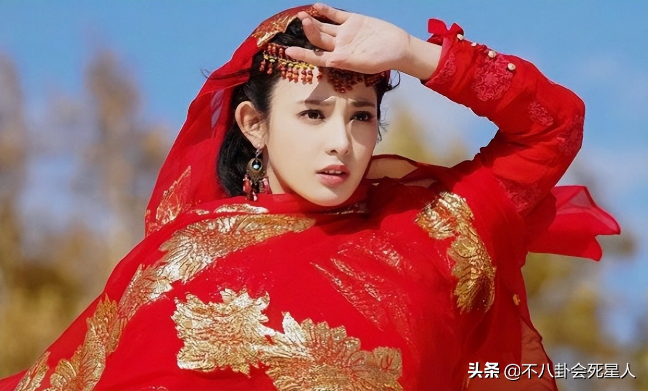 娱乐圈“一眼美人”太多了，全靠妆容造型加持，样貌缺点很明显