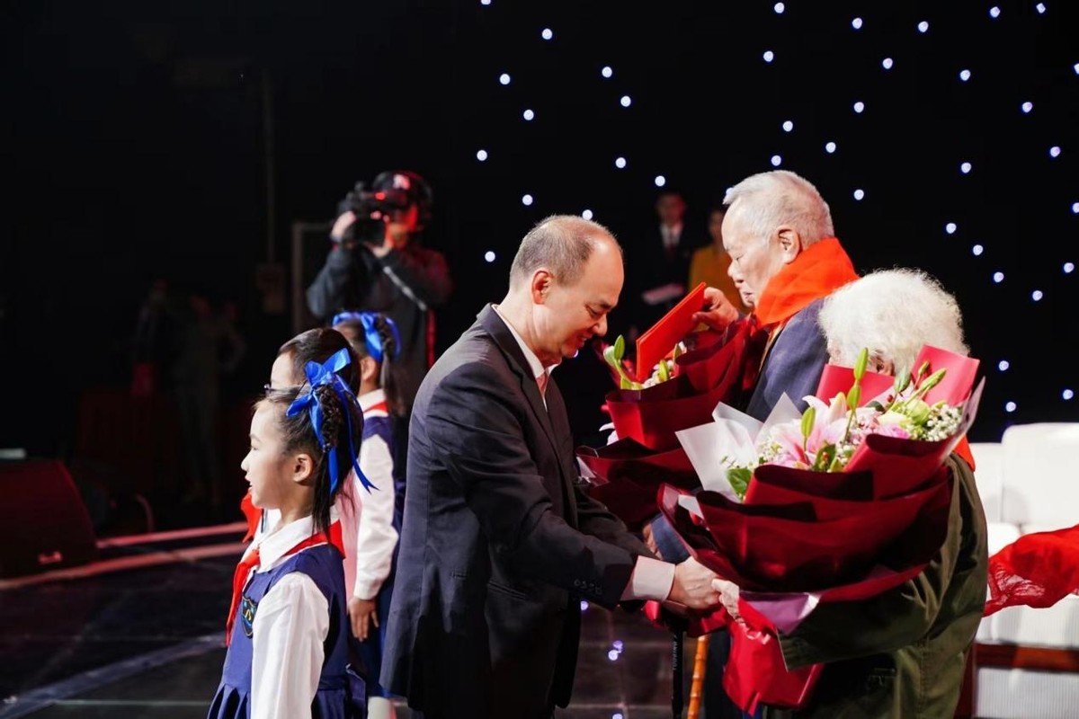 广西:让崇尚英雄成为时代风尚