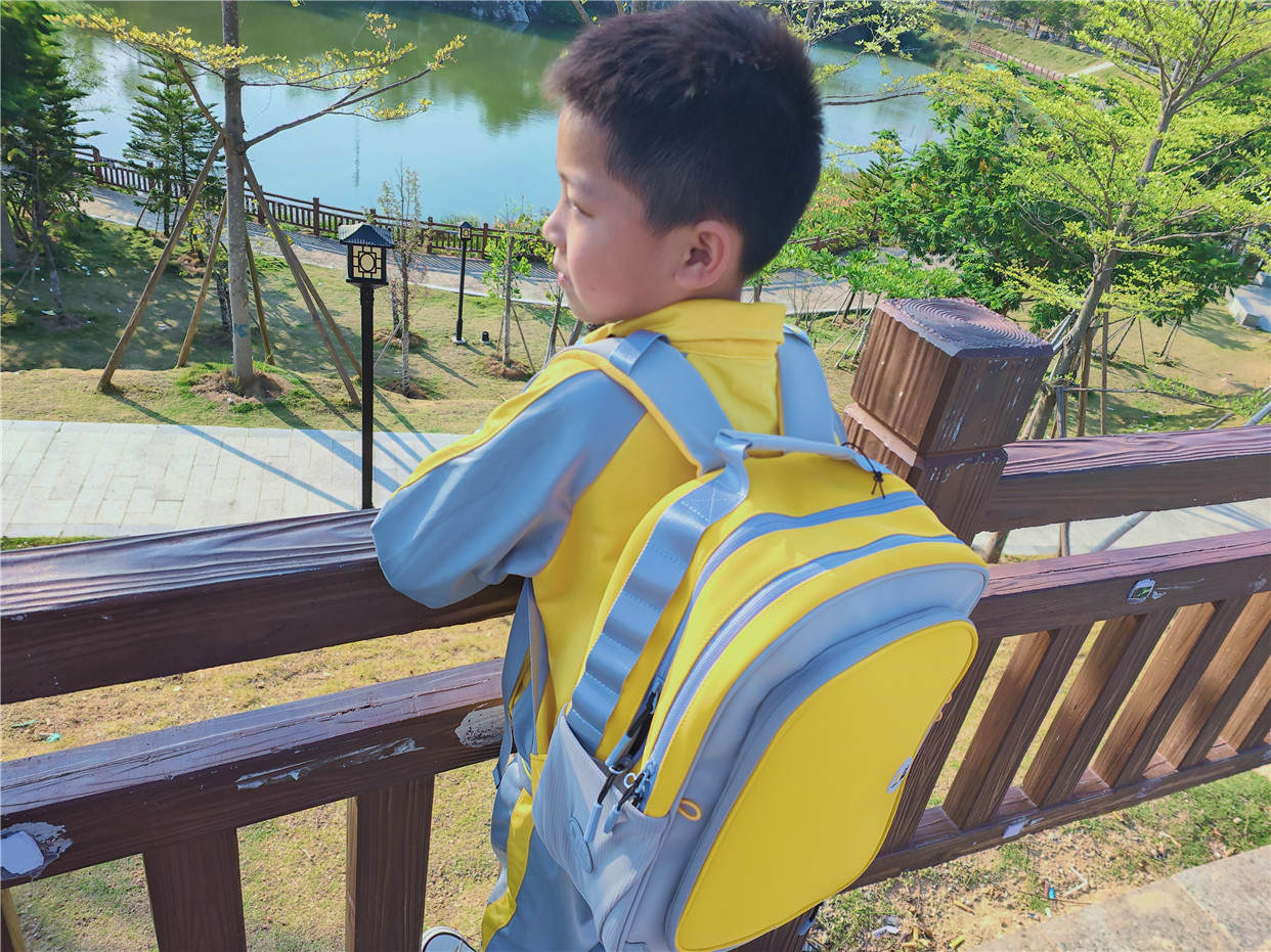 地平线8号儿童背包体验，释压护脊还颜值在线，这特么也太能造了