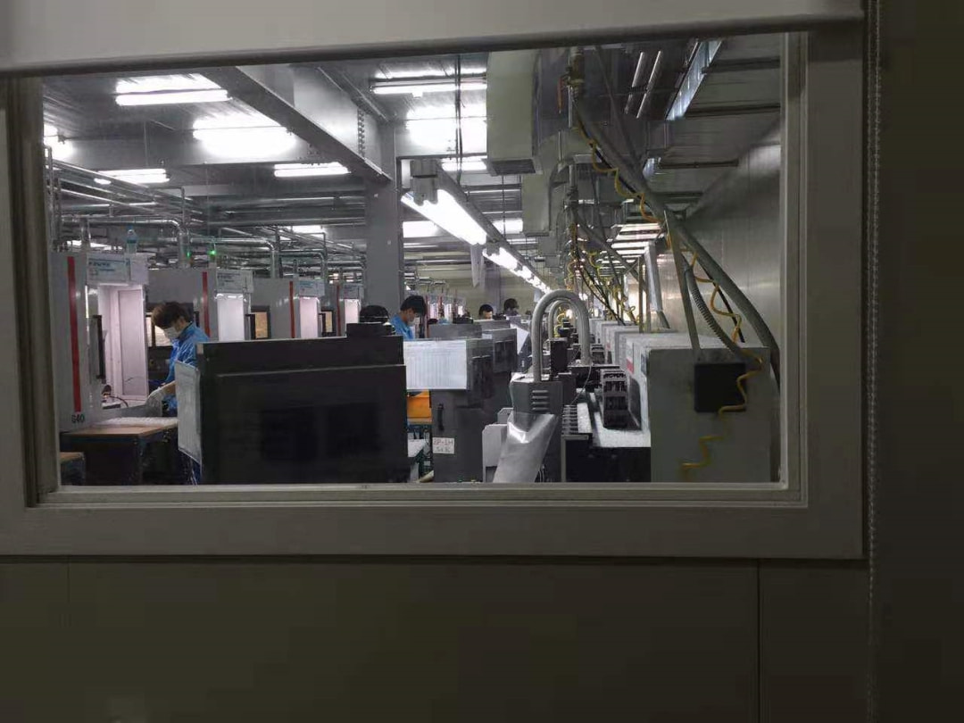 进厂打工的大学生：每天站12个小时，4年存50万