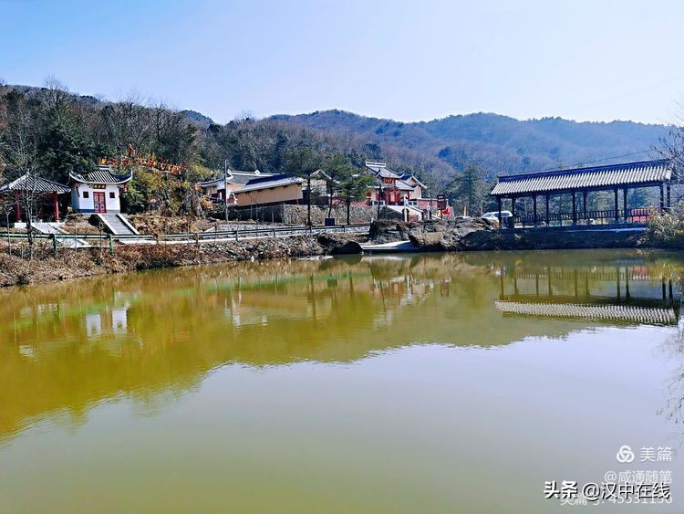 來此處踏青，不負(fù)春光不負(fù)卿