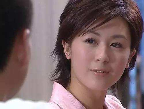 TVB两大甜妹命运各异，唐宁离婚带两娃苦求工作，文颂娴却很幸福